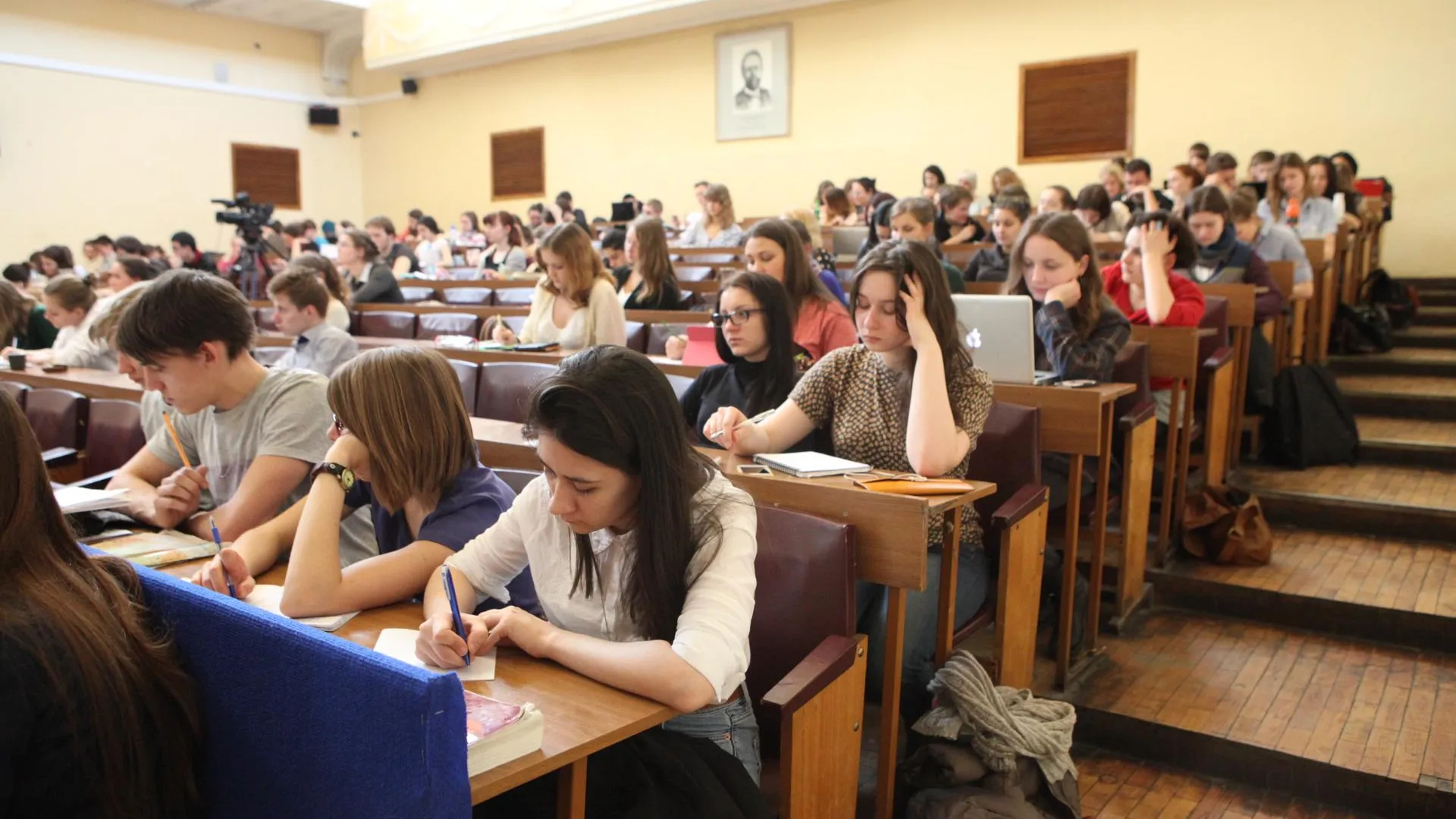 Директор Института социально-экономических исследований Зубец заявил, что сегодня есть целевой набор выпускников вузов