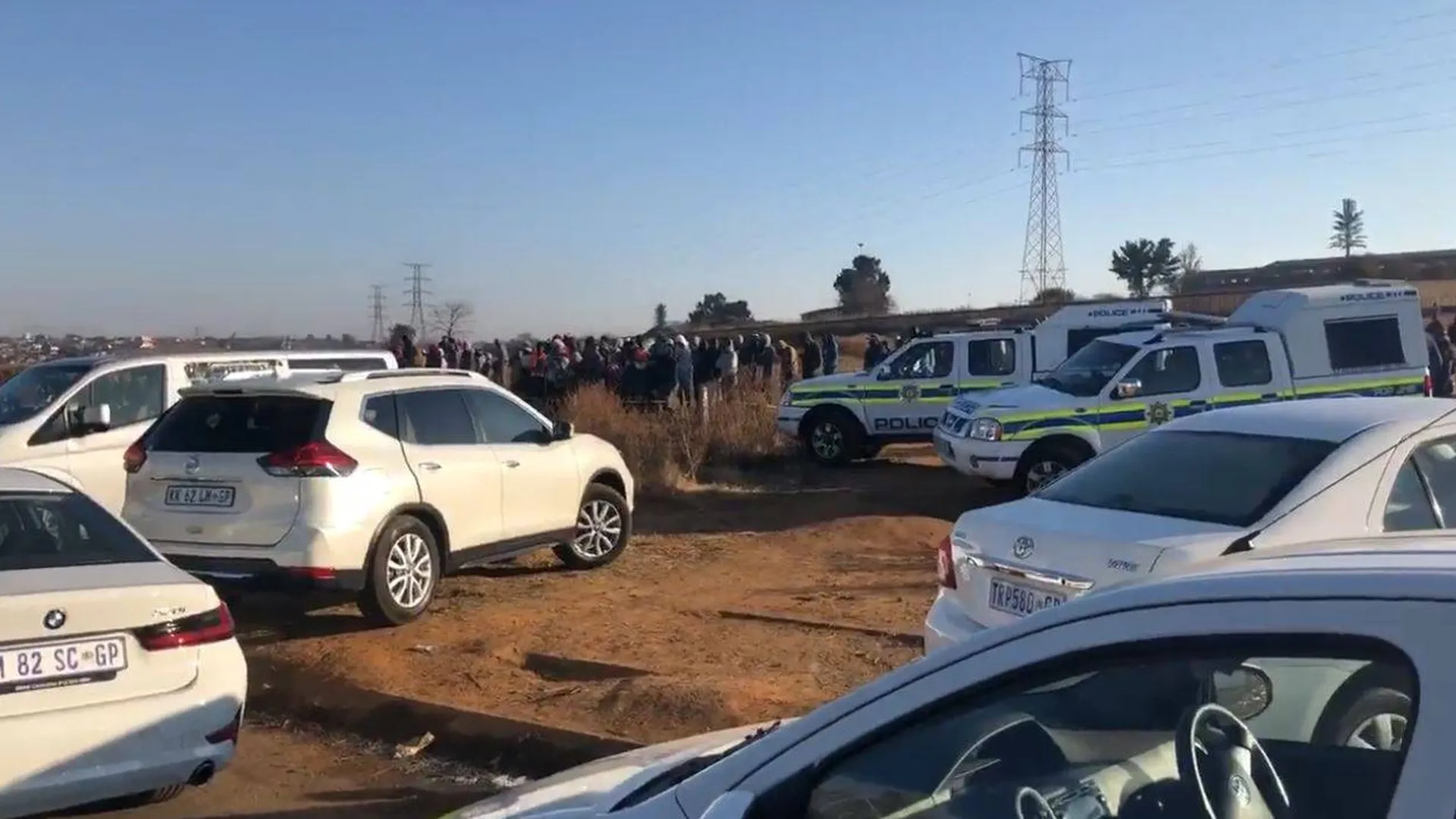Неизвестный убил 14 человек в баре ЮАР, еще 10 ранены