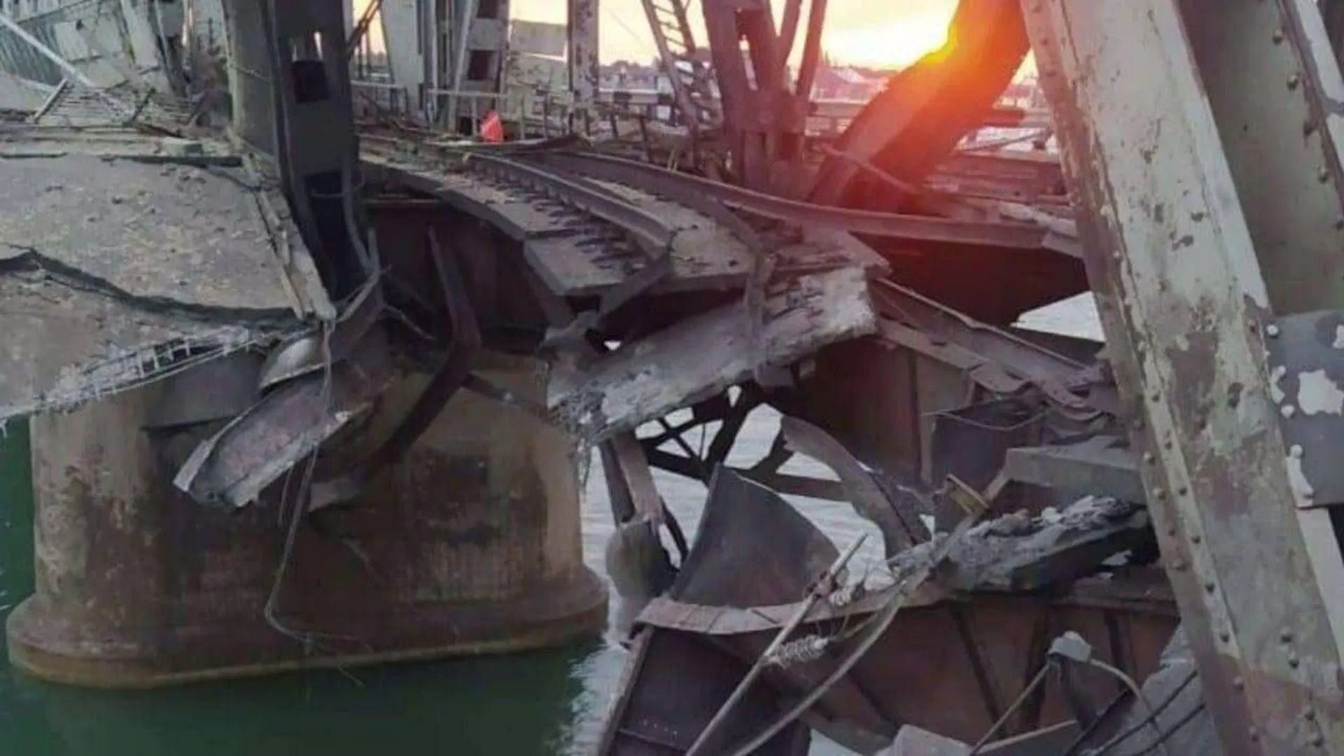 Корабль сломал мост. ЖД мост в Затоке Одесской области. Мост в Затоке Одесской области ракетный удар. Взрыв моста в Затоке Одесской области. Подрыв моста в Затоке Одесса.
