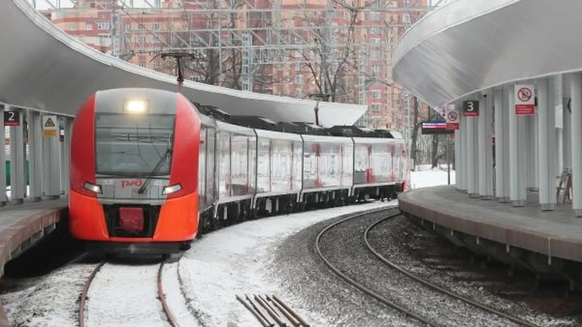 Поезд на обновленной станции Лесной Городок, которая в будущем войдет в состав МЦД-4, в подмосковном Одинцове.