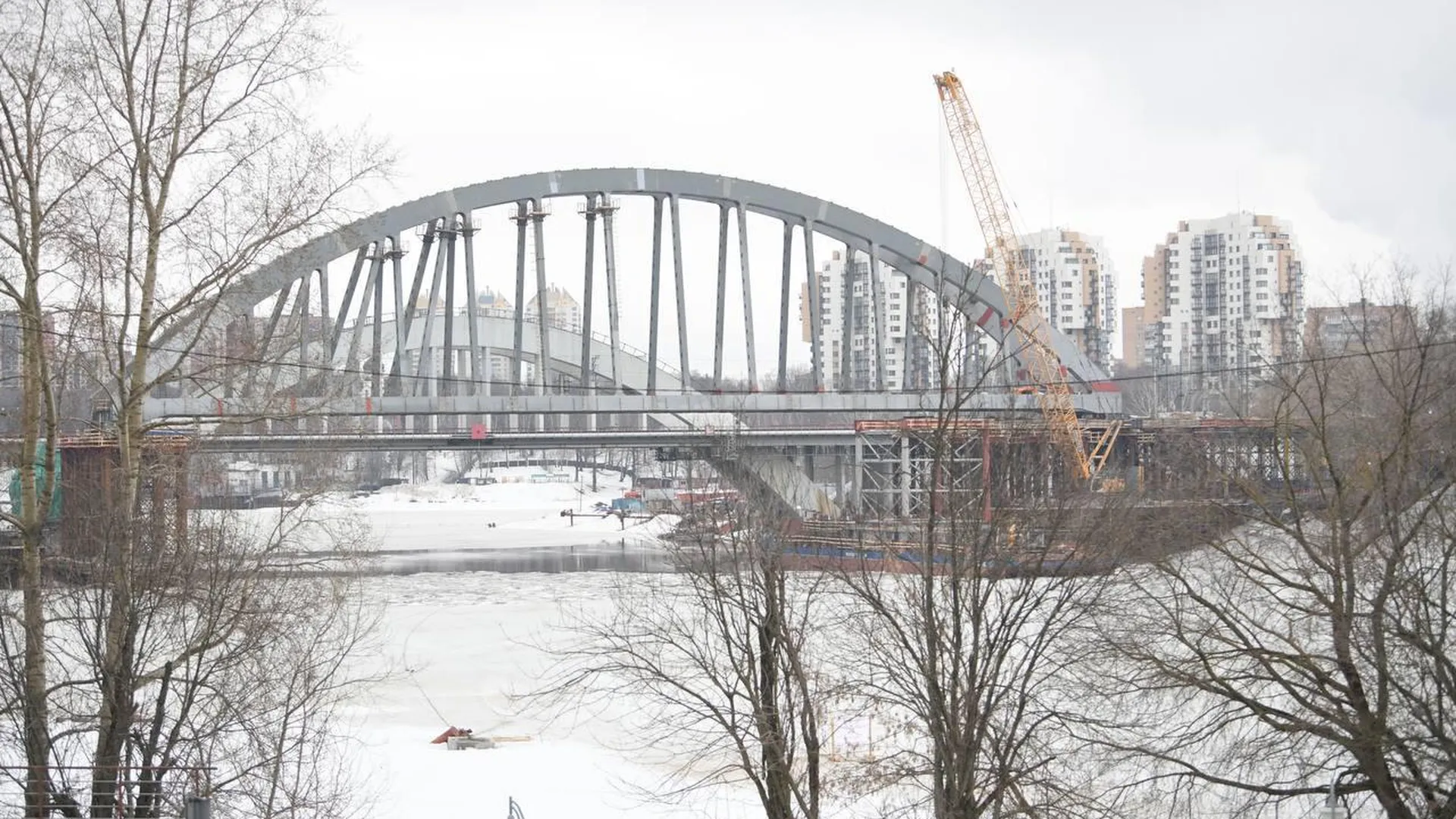 Мост для новой скоростной железной дороги до Санкт-Петербурга начали строить в Химках